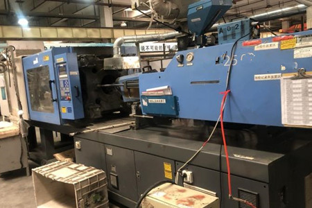 如何降低混雙色注塑機(jī)采購(gòu)成本？技巧分析！